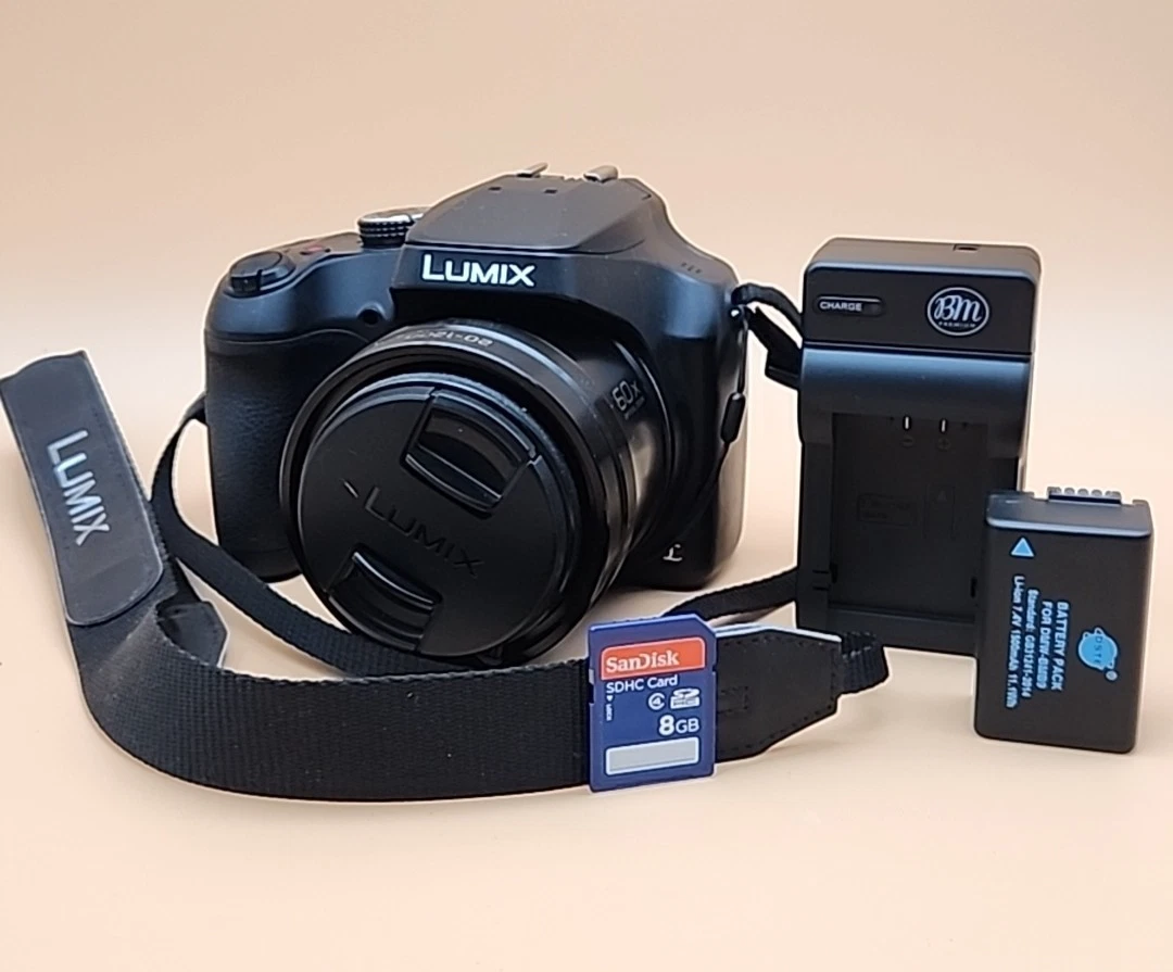 MegaGear MG1300 Ever Ready Leren Camera Case met MegaGear MG1300 Ever Ready Leren Camera Case met
