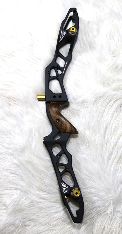 Akusta 25" Fotron CNC Recurve Riser / Right Hand / Open Box Deals