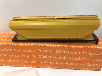 WAGON R.M.A. 232 HO Wagon Céréalier Sanders avec boîte d