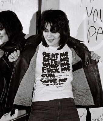 Joan Jett Beat Me Bite Me T-Shirt Blackhearts Gildan Softstyle Tshirt  Runaways | eBay UK