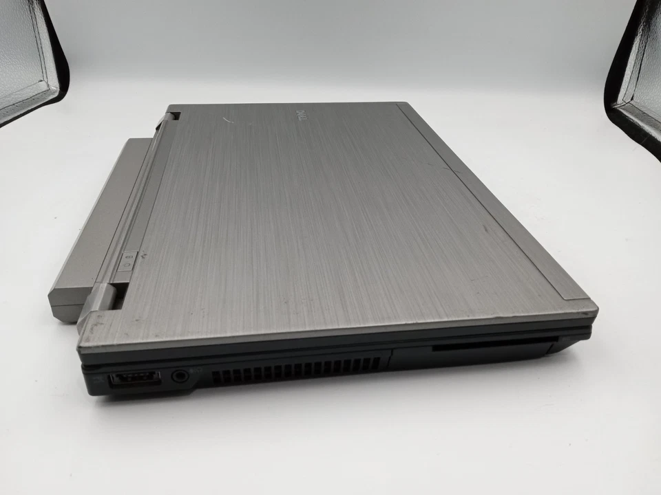 Dell Latitude E4310 13" Laptop i7-620M 4GB RAM 320GB HDD WinXP *BAD BATTERY* -RR - Image 3 of 4