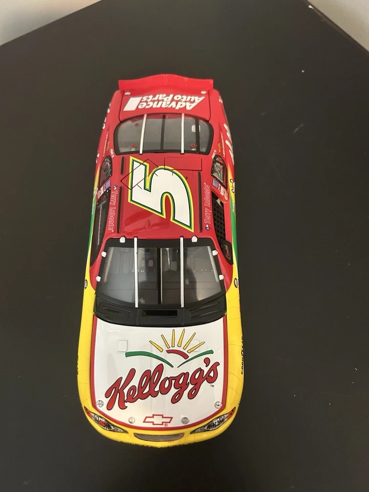 Литая модель NASCAR Team Caliber Terry Labonte No5 масштаб 1:24 Kellogg's 2000 - Изображение 3 из 4