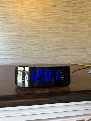 Nelsonic NLC618 AM/FM Radio Alarm Clock MP3 Ready Teens Dorm Office