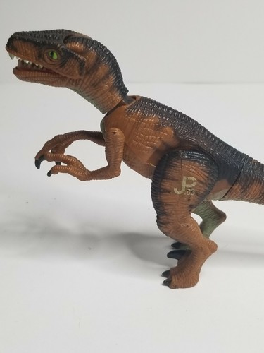 Vintage Jurassic Park Velociraptor JP.03 Dinosaur Figure Kenner 1993 - Picture 2 of 3