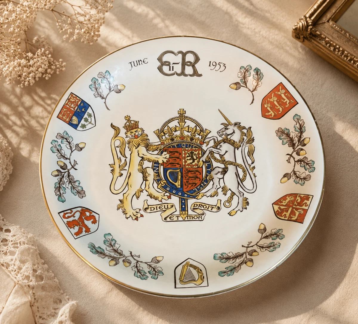 ロイヤルコレクショントラスト プレート 約18cm 英国 エリザベス女王 Elizabeth II (1952-2022) Royal Plate Historical Royalty