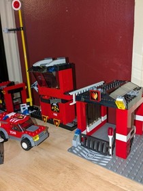LEGO CITY: Fire Station (7240),  (7241), (7239),(7942) retired 2005 