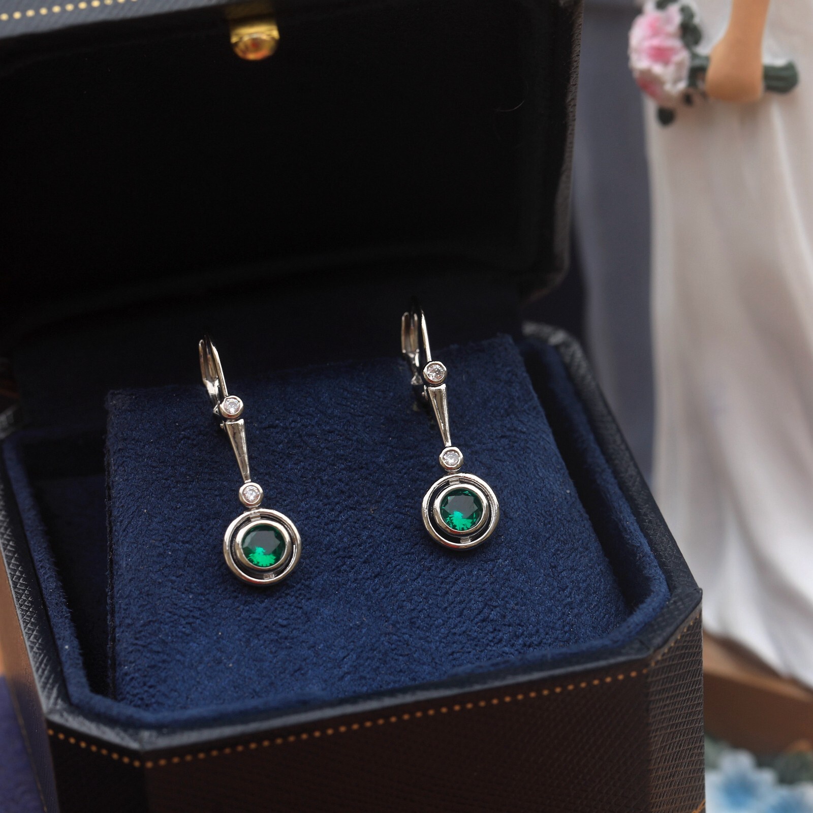 Boucles d'oreilles dormeuses argenté antique rond CZ vert art deco SC1
