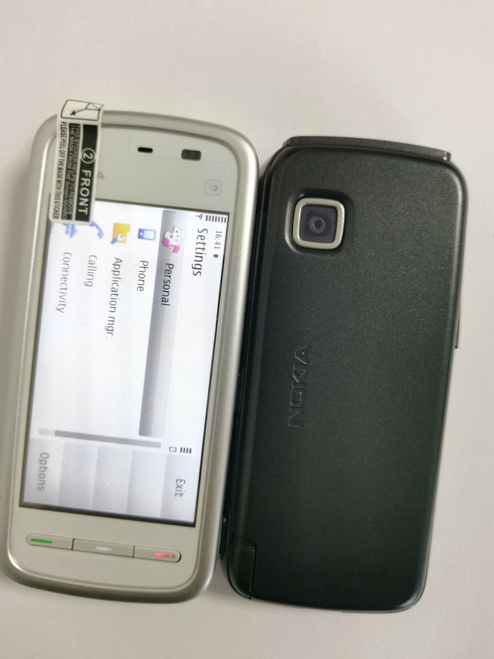 Nokia 5230 - Black white (Unlocked) Smartphone - Image 2 of 4