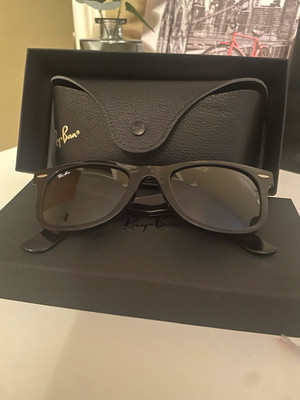 Ray-Ban Men s Wayfarer Sunglasses Black Frame Gray Lens w/ Case Box