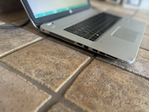 HP Envy 17T-J100 (i7 4700MQ 8GB RAM 17.3” FHD) Parts/Repair Boots to BIOS - Afbeelding 5 van 7