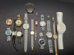Mixed Junk Watch Lot 1lb 13oz Crafts Parts 14pcs.  (Lot 10)