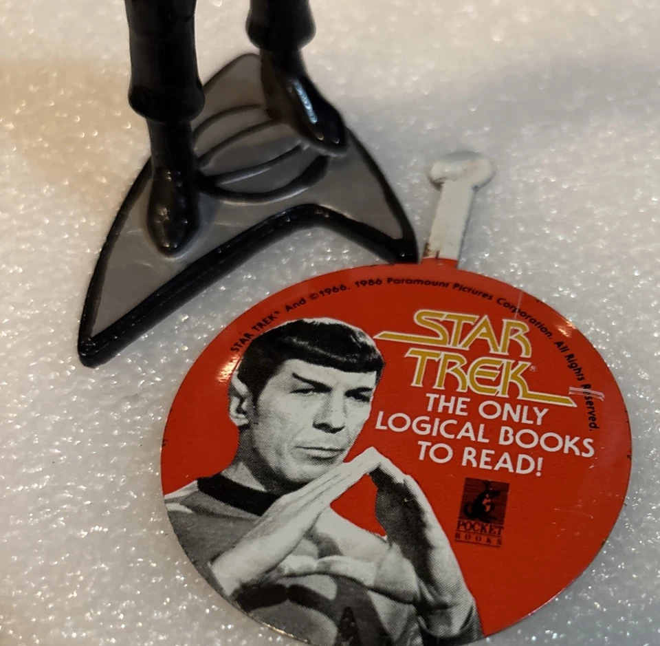 Figura de Star Trek Mr. Spock 1991 insignia de libros de bolsillo Paramount y Tin Spock Foto 4 de 4