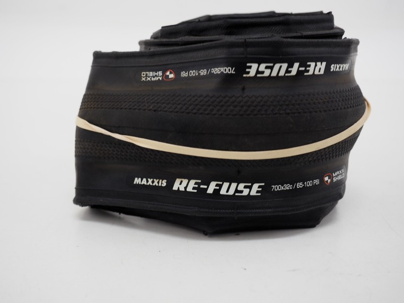 New! Maxxis ReFuse Tires 700 x 32 MaxxShield Puncture Protection Clincher Black
