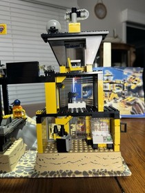 LEGO World City: Coast Watch HQ (7047)