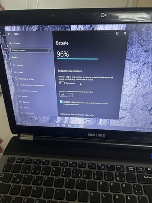 Vând laptop Samsung 3 NP3530EC 15'' Core i5 2.5 GHz - SSD 256 GB - 4GB + baterie 