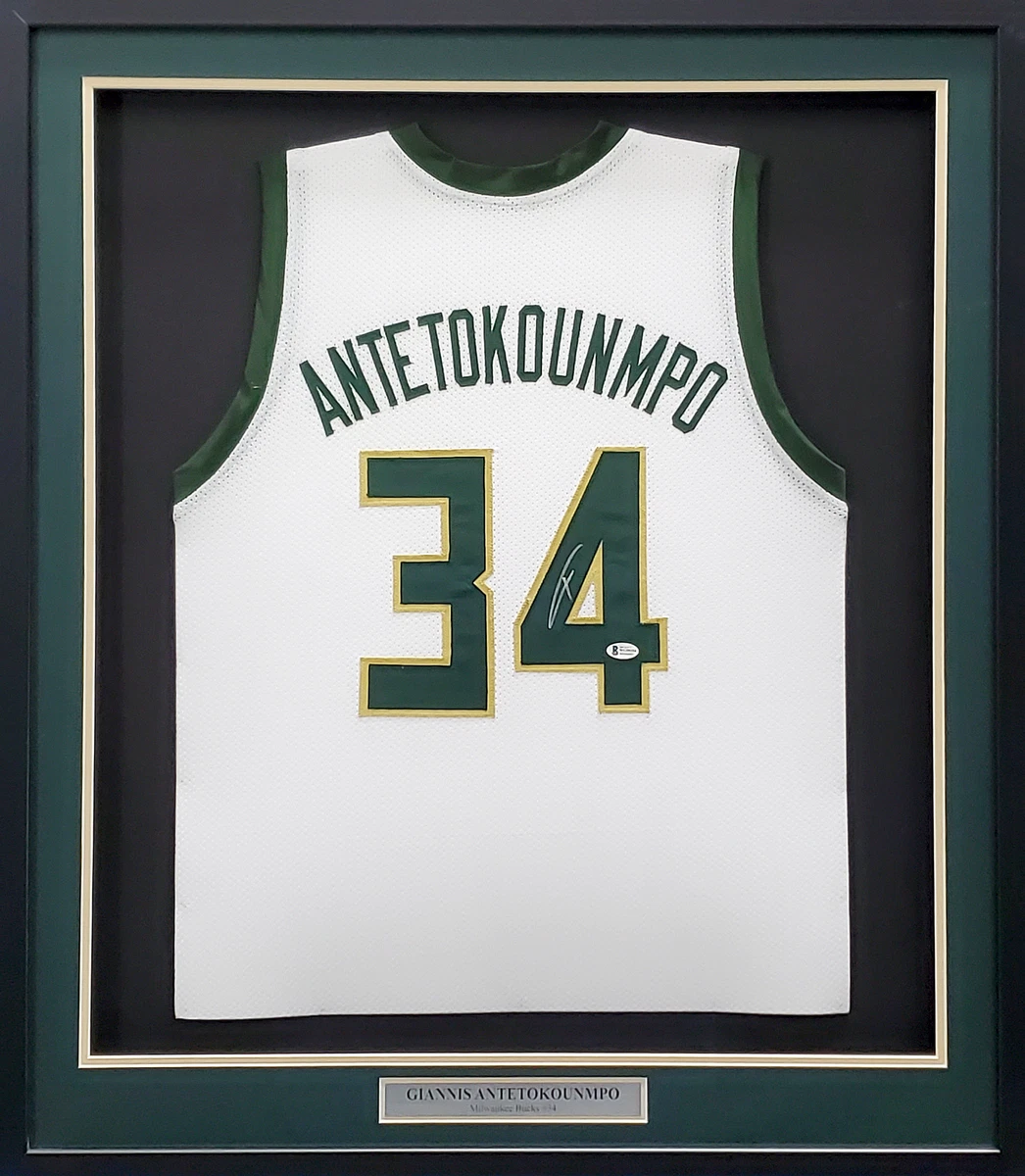  Milwaukee Giannis Antetokounmpo Autographed Green Jersey  Beckett BAS : Sports & Outdoors