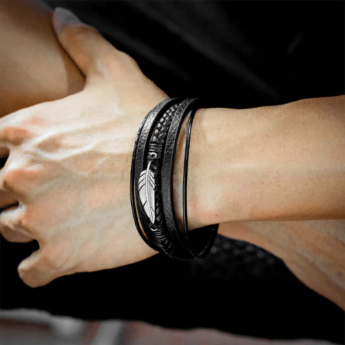 Bracelet multi-rangs homme en cuir noir véritable et fermoir acier avec plume argent unique