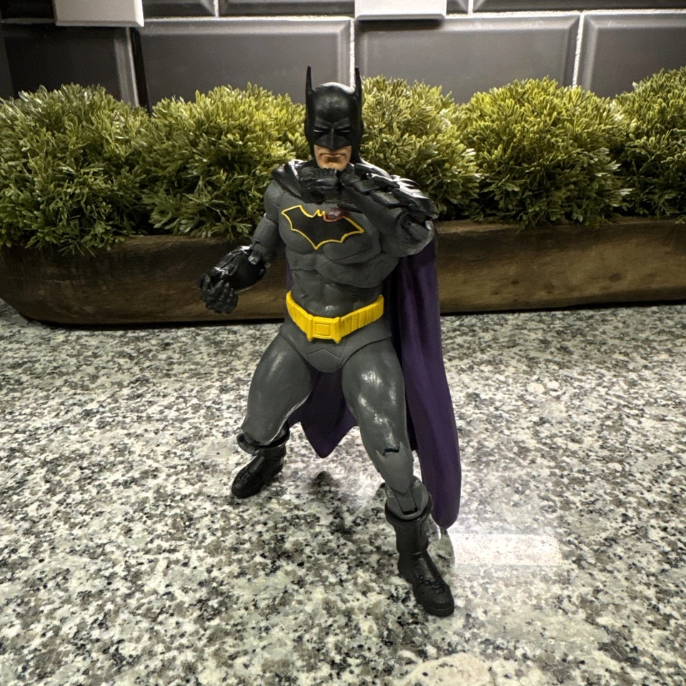 Lote McFarlane DC Multiverso Asa Noturna Superman Besouro Azul Batman Platina  - Imagem 4 de 4