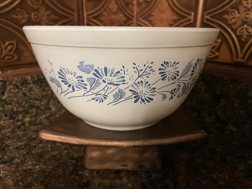 Vintage Pyrex Retro Bowl Bohemian & Colonial Mist Blue & White Daisy '80s #402