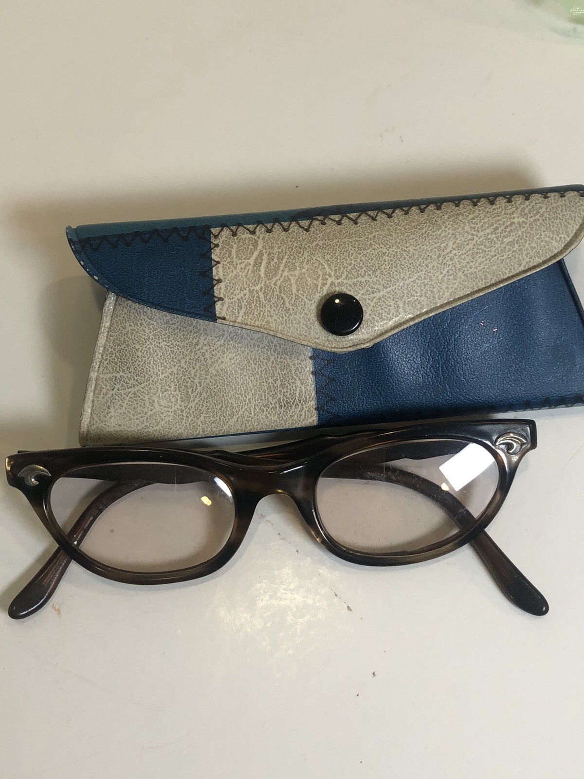 Cateye VINTAGE OPTICAL READING EYE GLASSES & Vtg CASE… Gem