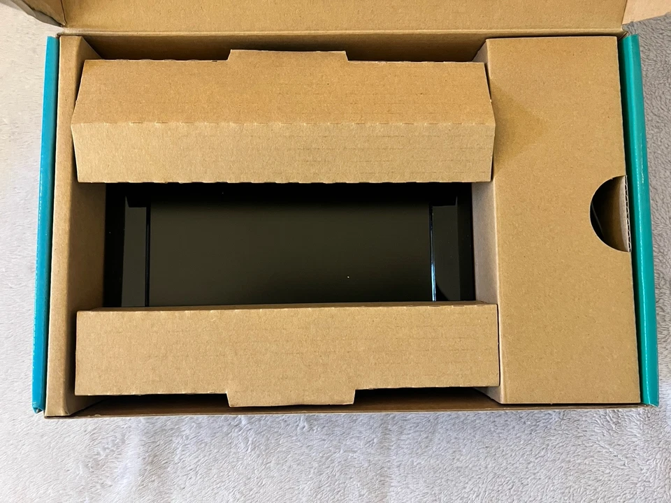 FUJIFILM 8” Digital Photo Frame DP-8V 3200 Images 800x600 Pixel LCD Screen Black - Image 2 of 4