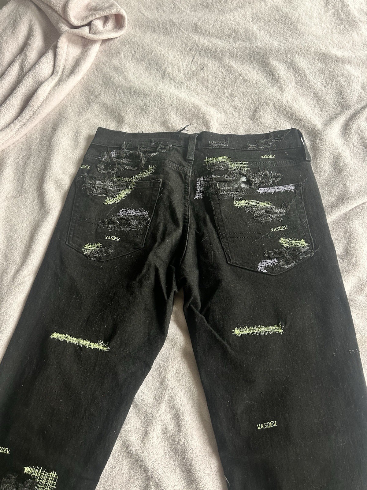 Embroidered 5-pocket Dark Wash