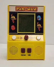 Pac-Man Handheld Mini Arcade Game 2018 Basic Fun / Bandai