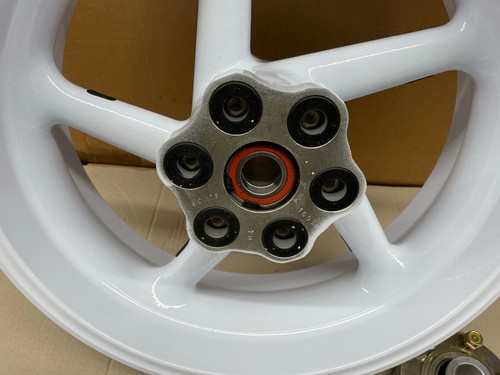 Marvic Magnesium 16.5" Rear Rim Suzuki 2000-04 GSXR1000 GSX-R1000 GSXR Wheel - Picture 3 of 5