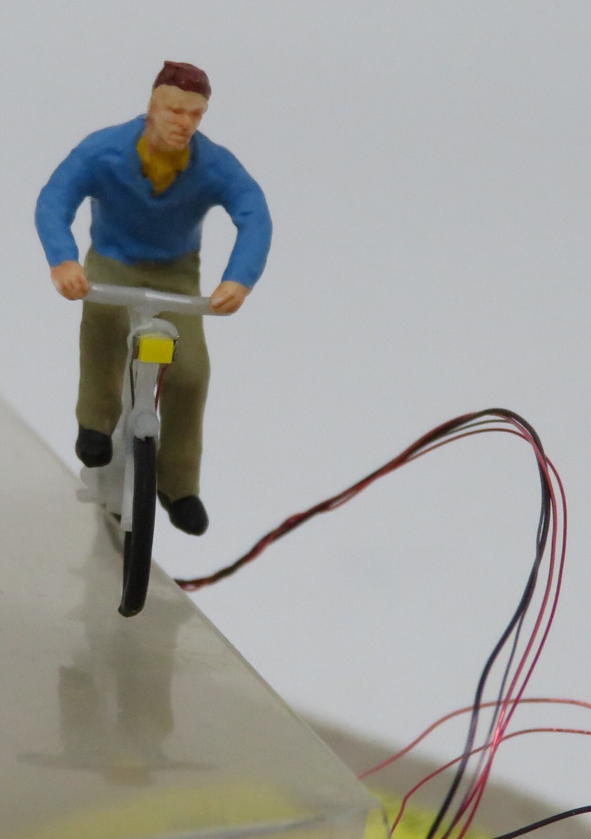 Vélo Miniature Échelle HO (1:87) Avec Éclairage Fonctionnel – Neuf – Réf 878092