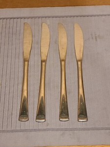 set of 4 KNIVES Oneida Northland Stainless Flatware  Korea