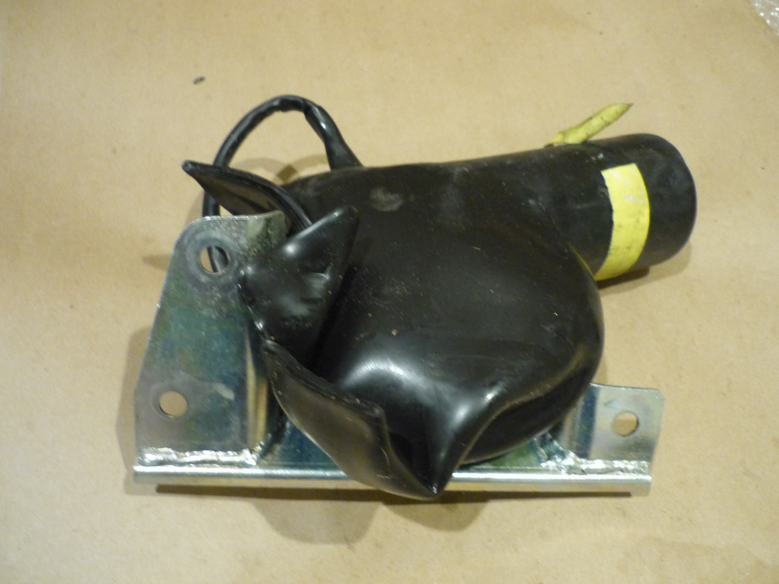 Ferrari 360,430 - LHD Windshield Wiper Motor/ Bracket - P/N 63780200
