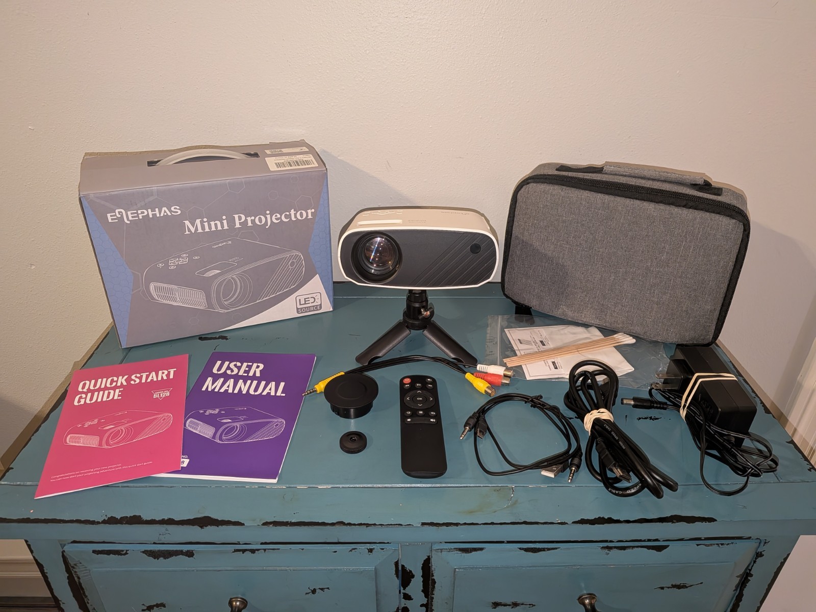 Elephas Mini Projector 1080p HD/200 with Tripod-image