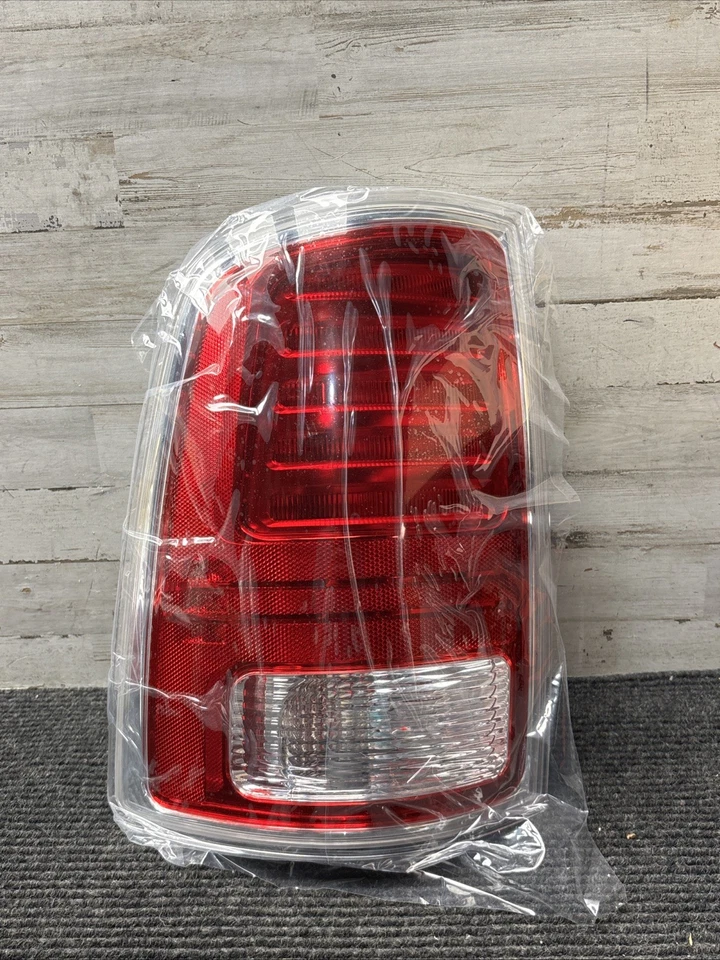 Luz trasera lateral pasajero derecha 13-RA para Dodge Ram 1500 2500 3500 09-18 Foto 2 de 4