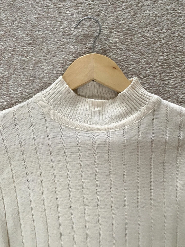 Women’s Cream Turtle Neck Jumper Size 8 Excellent Condition   - Image 3 of 4