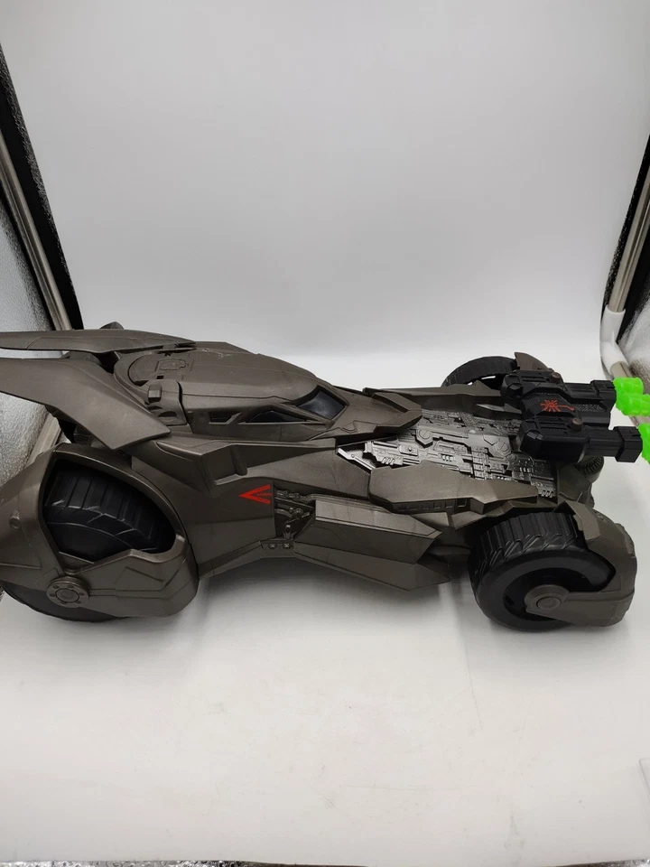 Coche batimóvil Mattel 2015 DC Comics Multiverse Batman v Superman Epic Strike 14" Foto 2 de 4