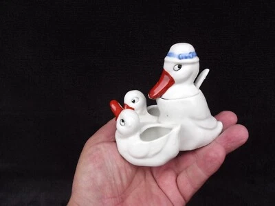 Saleron Salière Moutardier en porcelaine forme canard et caneton ancien - Photo 1/4