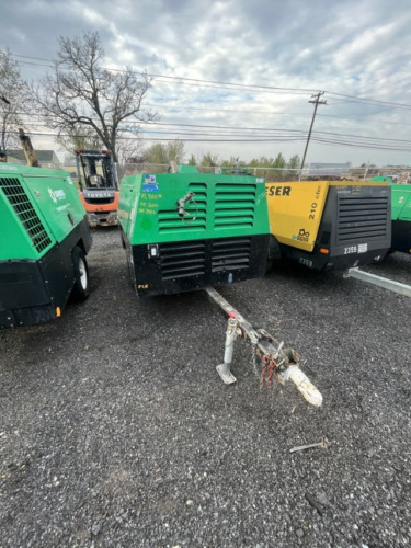 2016 SULLIVAN D185PDZSB 185 cfm Mobile Air Compressor, Deutz 4-CYL Diesel - Picture 4 of 18
