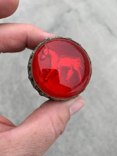 CAVALLO ORO intarsiato PIETRA DI RUBINO in peltro boudoir scatola portagioie miniatura 1/1,5 ❤️m13 - Foto 4 di 8