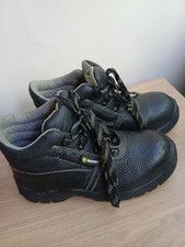BEESWIFT, SAFETY BOOTS FOR  WORK    SIZE  UK 4 ,BLACK,  USED ,GOOD CONDITIONS .