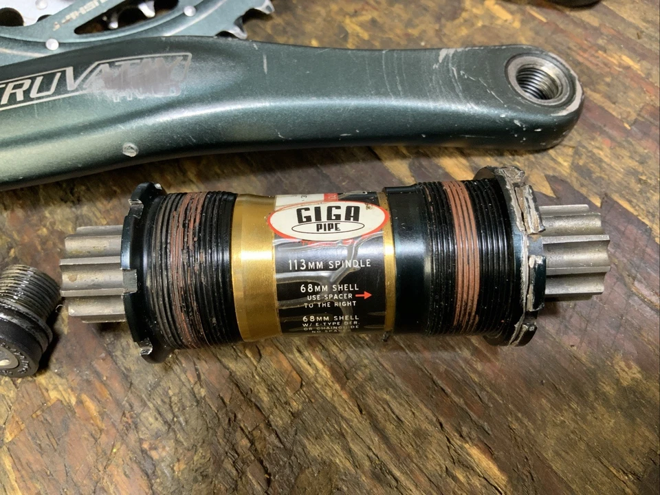 Truvativ FiveD ISIS Drive 175mm Triple Crankset w/GIGA 68x113 Bottom Bracket - Image 2 of 4