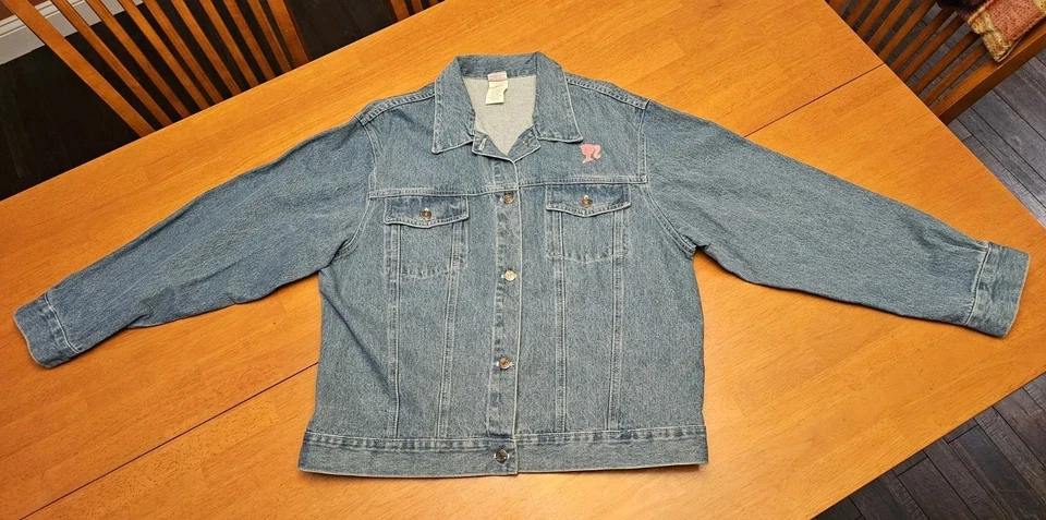 Chaqueta Vaquera Barbie Vintage Años 90 Grande Bordada Rosa Foto 2 de 4