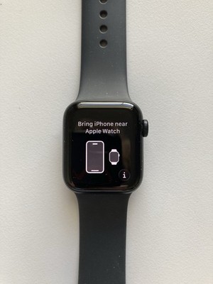Apple Watch SE (2nd Gen) [GPS 40mm] Smartwatch with Midnight Aluminum Case