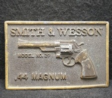 WL13115 VINTAGE 1970s  SMITH  WESSON .44 MAGNUM  GUN MANUFACTURER BELT BUCKLE