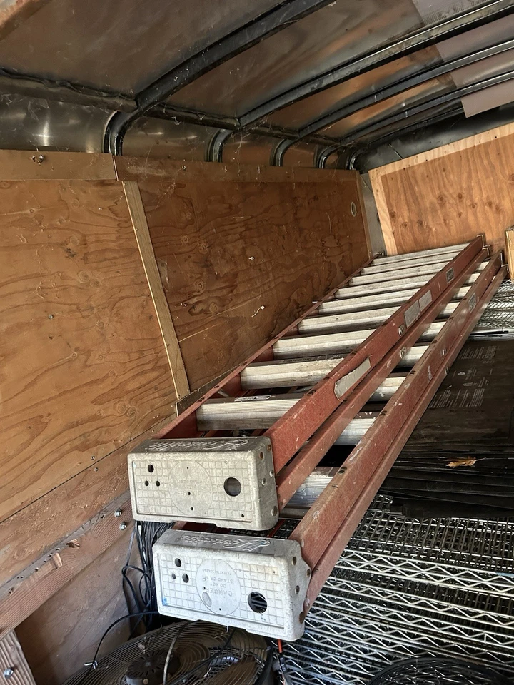 Escalera Louisville: 10 ft - Modelo FS1510 (usada) 300 lb. capacidad de carga Foto 2 de 2