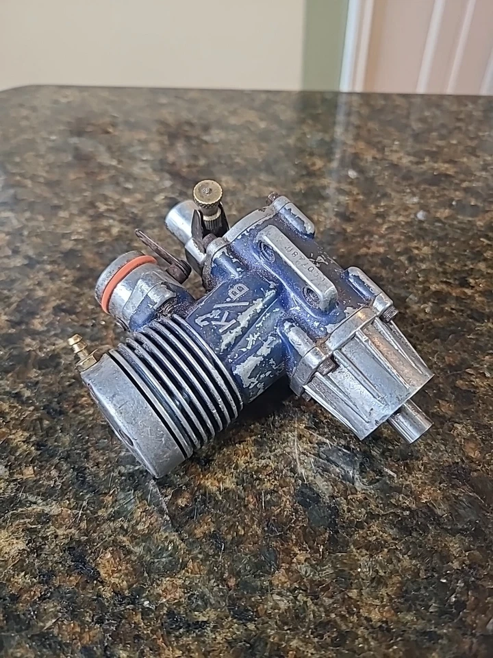 KB Outboard 7.5 VINTAGE RC Boat Gas Engine Motor For Parts Or Repair TURNS OVER - Image 2 of 4