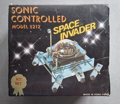 Rarität vintage SPACE INVADER ROBOTER - walking Robot Sonic controlled OVP 1983 - Bild 1 von 4
