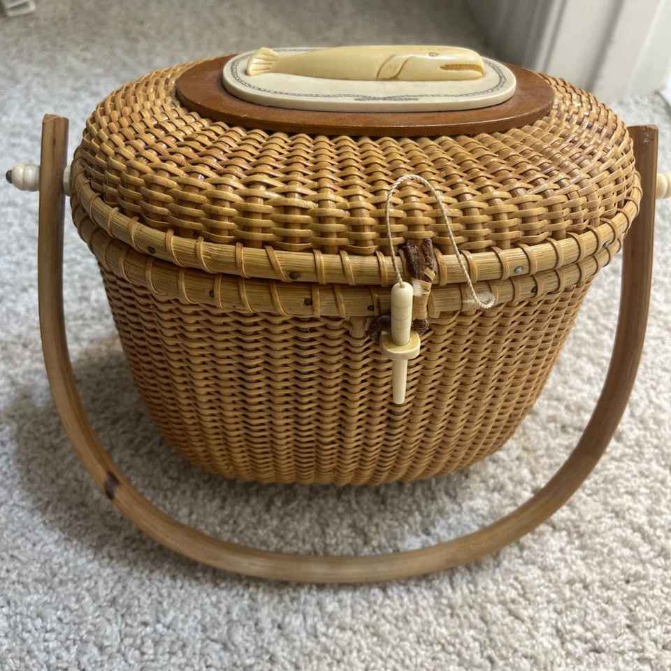 Vintage Nantucket Lightship Basket Handbag Purse Whale estate find - Image 4 of 4