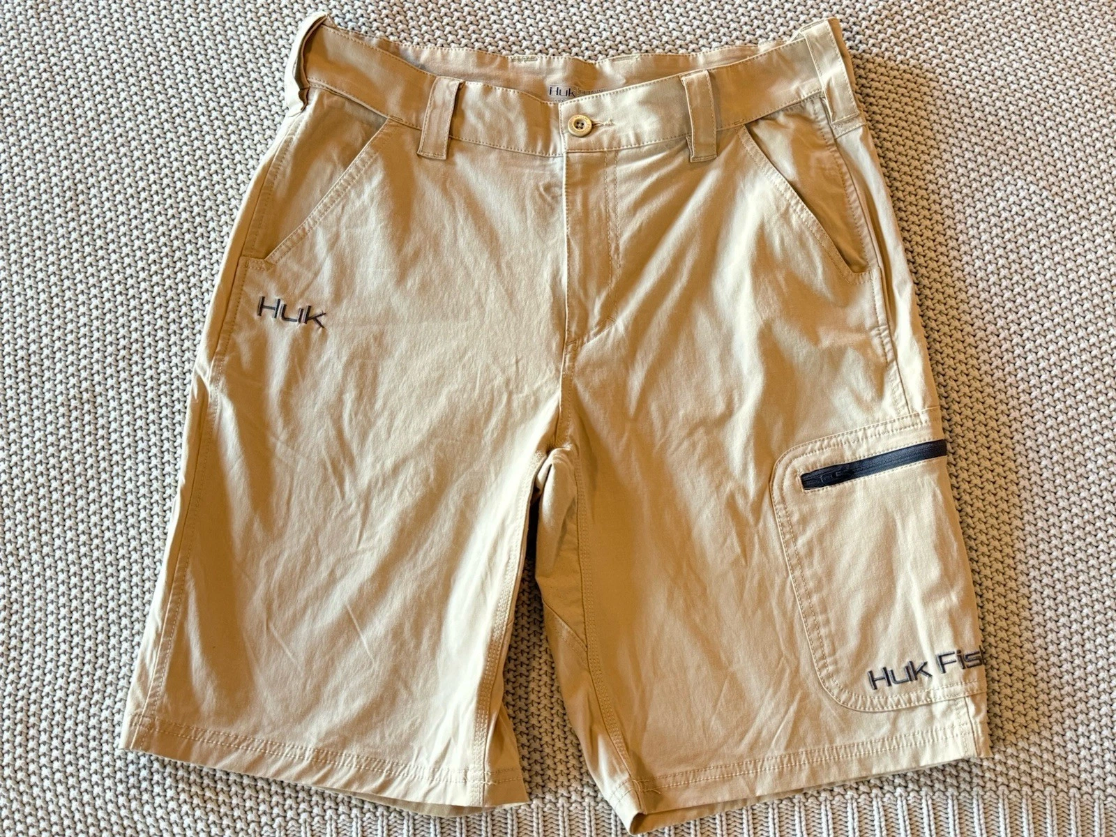 Huk Shorts Men’s Size Medium Fishing Performance Cargo Camping Hiking Angler Zip