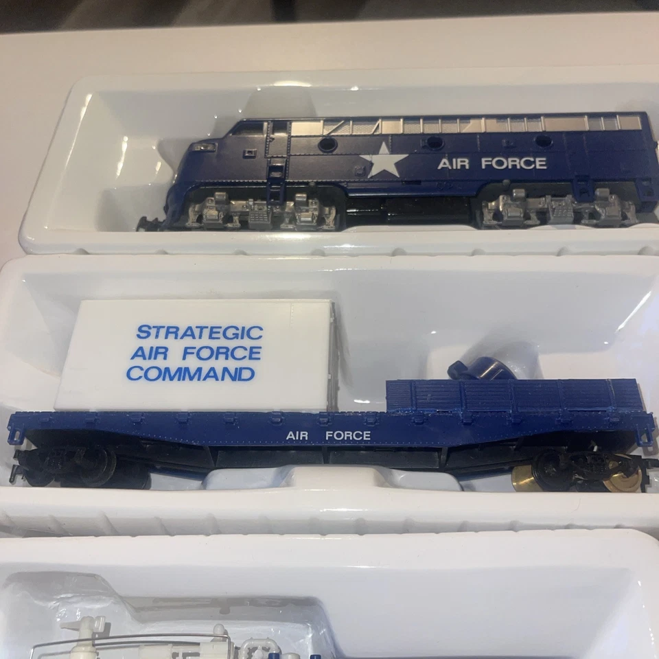 Power HO Scale U.S. Air Force Set – Strategic Air Command – Cars & Caboose - Image 4 of 4