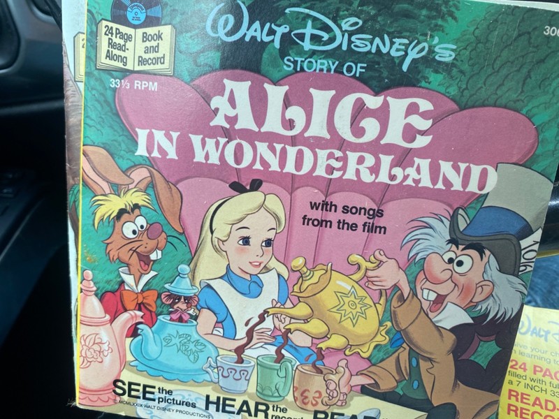 Walt Disney's Alice in Wonderland Read Along Book and Record #306 (1979) READ